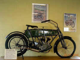 en dansk villiam morch motorcykel fra 1914.jpg (166203 byte)