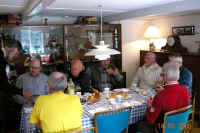 DSCN0813 Kaffebord m. Annis lækre kager.JPG (182055 byte)